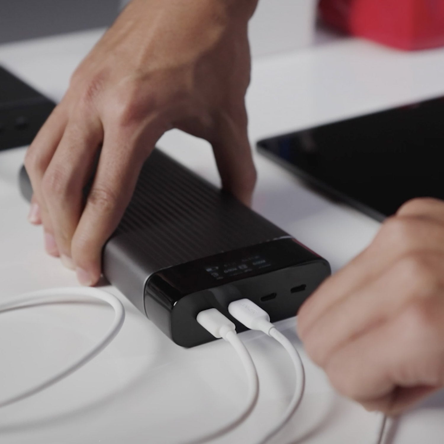 HyperJuice 245W ããããªãŒãã㯠27,000mAh